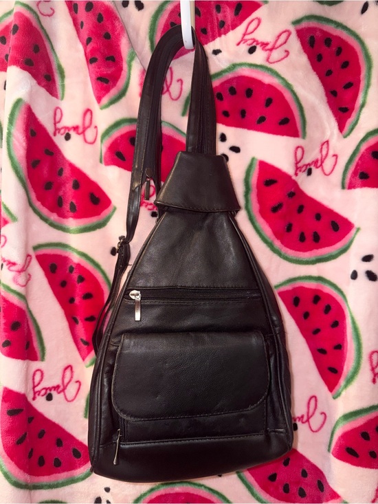 Handbags - 🖤 Convertible Crossbody Sling Backpack